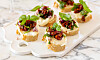 Bruschetta med briekräm och tomatsalsa