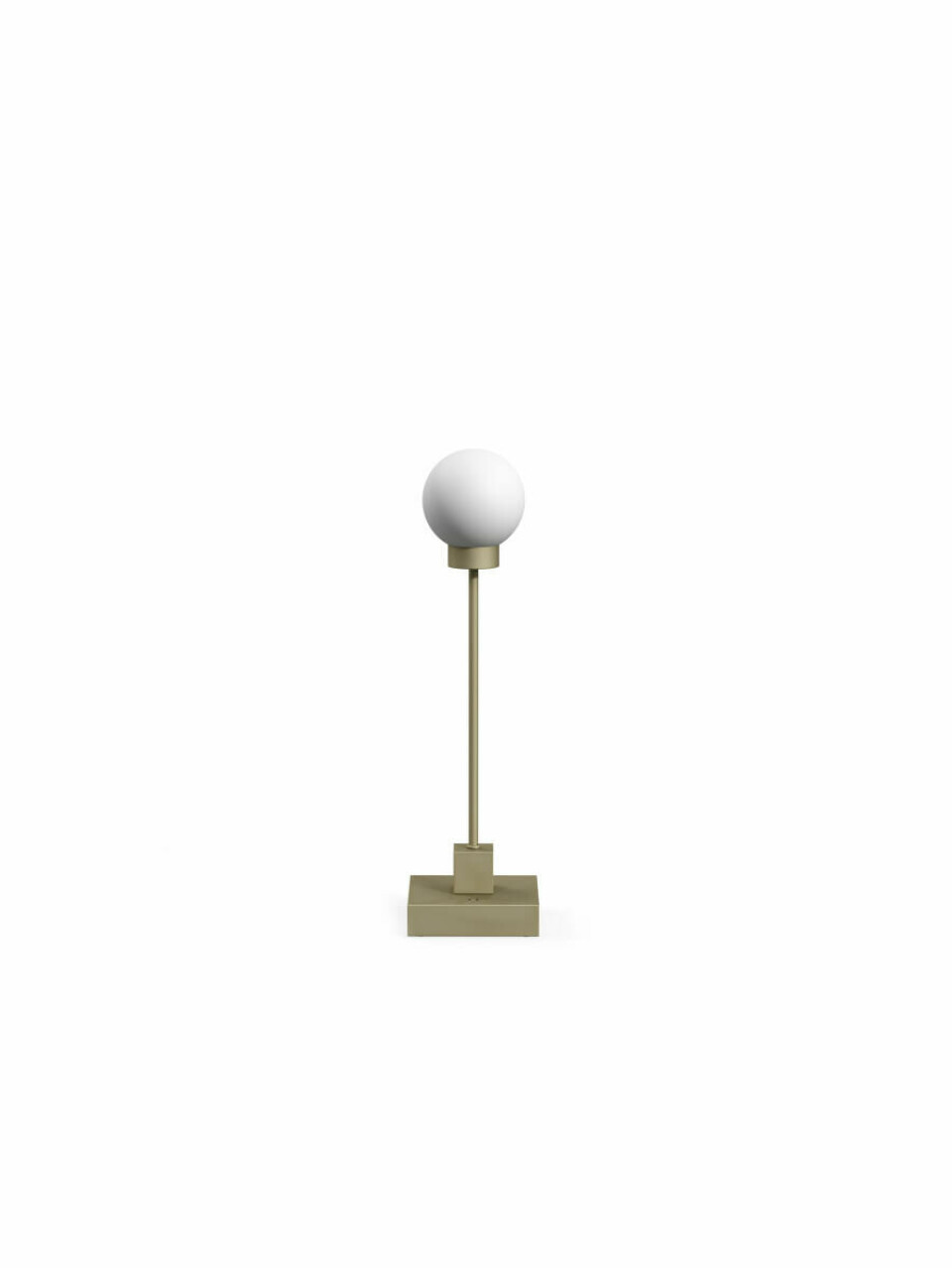 En liten bordslampa med vit rund skärm och rektangulär fot mot vit bakgrund.