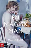 Illustrerat bokomslag med en sittande man vid ett bord och texten 'En magisk man' av Maria Maunsbach.