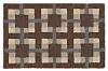 Vävd textil med geometriskt rutmönster i brunt, beige och grått.