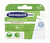 Grön och vit förpackning med Salvequick Extra Sensitive och en hoprullad vit plåsterremsa.