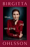 Bokomslag med porträtt av en kvinna i röd tröja mot mörk bakgrund och titeln Hon jag en gång var.