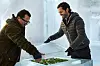 carl philip bernadotte arbetar med isblock på icehotel i Jukkasjärvi
