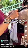 Närbild av en löpare som får en påse fäst vid västen under ett utomhuslopp.
