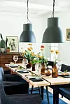 återbruk gamla flaskor på dukat bord