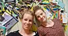 Linda och Jenny delar intresset för brevskrivande. (Privat bild)