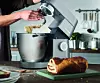 Babka påminner om en saftig vetelängd och kan bakas med flera olika fyllningar. Så tar du hushållsassistenten Kenwood Chef XL Titanium till hjälp för att lyckas. Foto: Kenwood