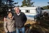 Ann-Cathrine och Uffe bor i sin husvagn från mars till oktober. – Vi älskar att bo så nära naturen och havet.