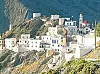 Olympos hänger på Karpathos klippor. Alla fotografier: Eja Nilsson