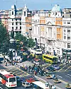 Härligt folkmyller på Dublins paradgata O’Connell Street.Foto: Scanpix