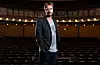I höst spelar Jonas Karlsson i Ladykillers på Oscarsteatern.– Lokalerna här påminner om Dramaten, jag går fel hela tiden. Foto: Peter Jönsson