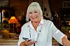 Christina Schollin behandlar sin artros med Joint Academys smarta app.