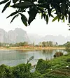 Halvvägs mellan Vientiane och Luang Prabang ligger backpackerparadiset Vang Vieng med vacker natur och många äventyr.