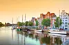 Floden Trave ringlar sig sakta genom Lübeck och är en bra utgångspunkt för att upptäcka staden.