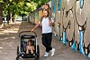 Nicolas har tillhört Sverigeeliten i basket men upptäckte att han hellre ville jobba med utsatta barn och ungdomar. Här är han med sina egna döttrar, Dahlia och Olivia.